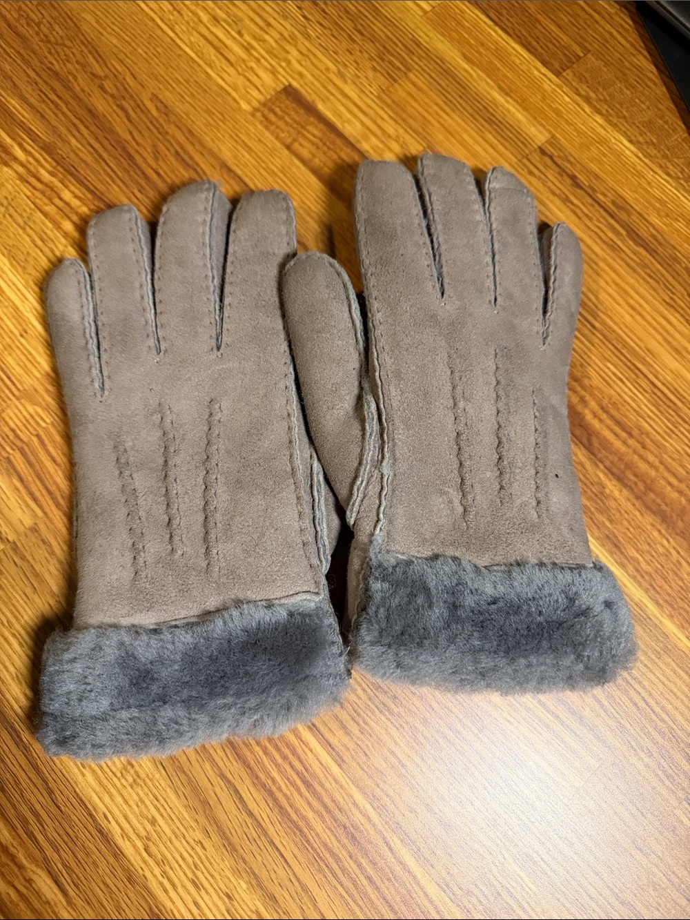UGG Women's Suede Shearling Cuff Gloves - Gray